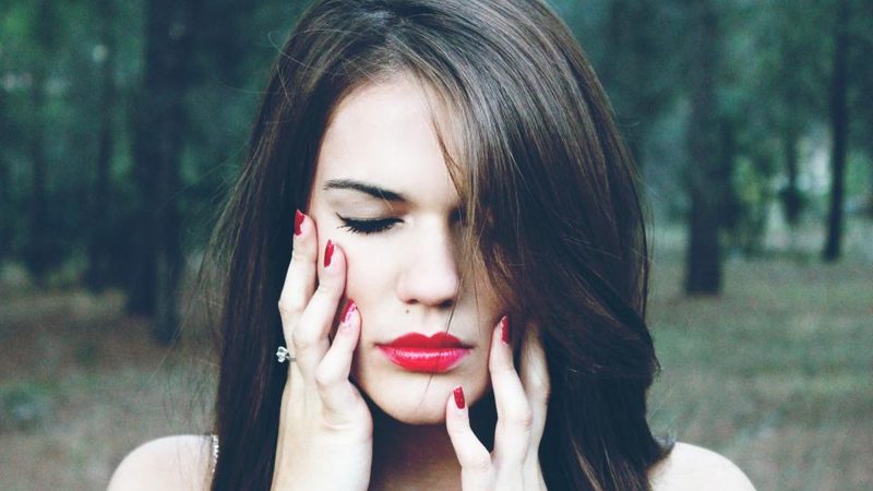 Facelift or Thread Lift: Which at What Age?